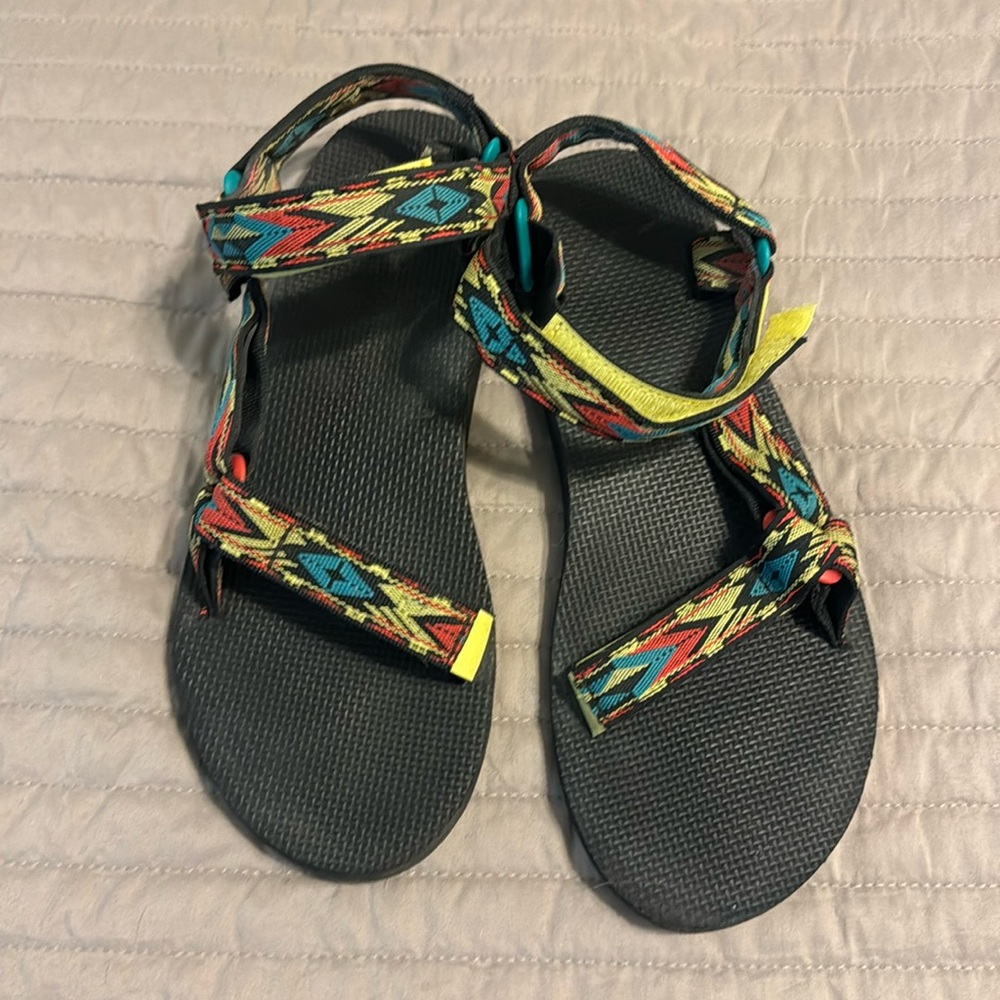 Teva strappy patterned sandal size 10; lightly worn